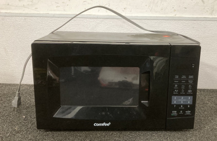 (1) COMFEE MICROWAVE (POWERS ON)
