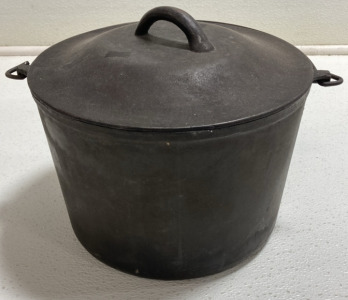 10” Cast Iron Pot w/ Lid