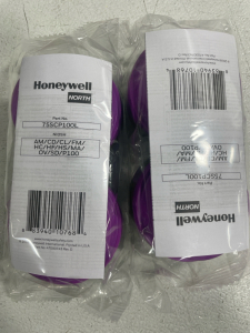 (1) Silicone Half Mask (2) Sets of Honeywell North Filters (1) Full Face Gas Mask Respirator