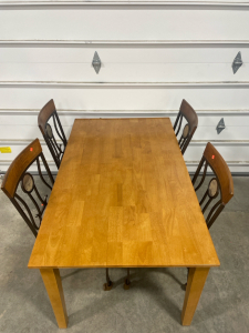 (4) Beautiful Kitchen Table Chairs (1) Wood Kitchen Table