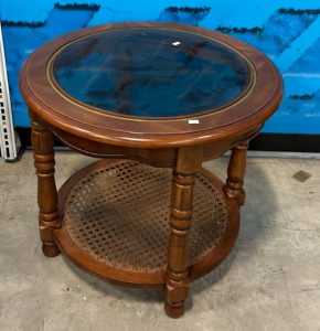 24&rsquo;&rsquo; x 22&rsquo;&rsquo; End Table With Glass Center Piece
