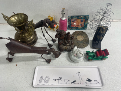 House Decor Including a Lamp and 3X5 Picture Frame