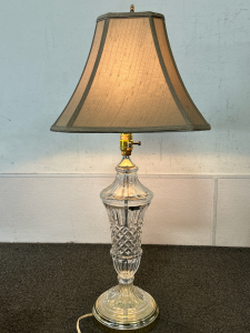 VINTAGE LEAD CRYSTAL LAMP (WORKS)