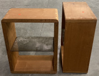 (2) WOODEN GLASS SHELVED END TABLES W/ TWO GREEN LAMPS (WORK) (11X27”) - 3