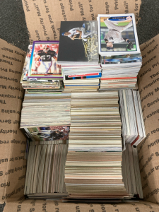 FOOTBALL AND BASEBALL CARDS, LARGE COLLECTION FROM THE 80S AND 90S