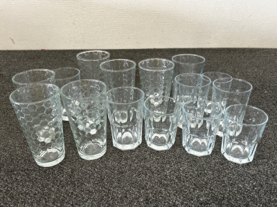 (17) PIECE GLASS SET