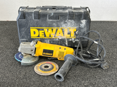 DEWALT ANGLE GRINDER- POWERS ON