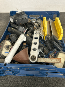 FLAT WITH VARIOUS PARTS AND 2 HAND SAWS