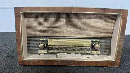 SIEMENS WOOD TABLE RADIO