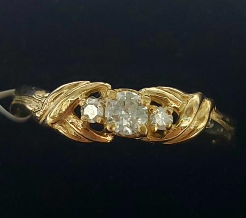 $1280 10K Diamond (0.15ct) Ring