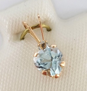 $200 10K Aquamarine(0.55ct) Pendant
