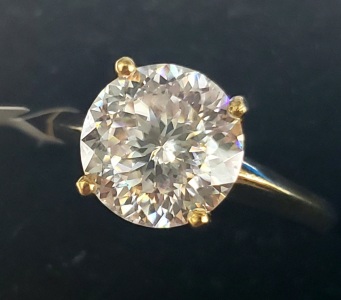 $2000 10K Moissanite(2ct) Ring