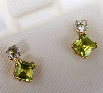 $400 10K Peridot(0.4ct) Diamond(0.06ct) Earrings