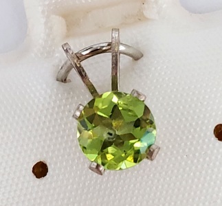 $100 Silver Peridot(0.5ct) Pendant