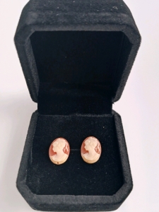 (2) Shell Cameo
