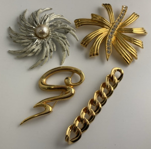 (4) Large Brooches: (1) Silver Tone, (3) Gold Tone