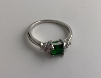 Green Glass Stone .925 Ring Size 8