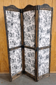 BEAUTIFUL VINTAGE ROOM DIVIDER