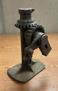 VINTAGE MECHANICAL CAR JACK