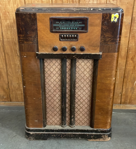 VINTAGE WESTERN ROYAL RADIO