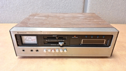 VINTAGE HITACHI MODEL D-135 8 TRACK STEREO TAPE DECK