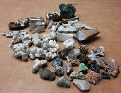 BEAUTIFUL GEMSTONE AND MINERAL SPECIMINS WITH FOSSILS