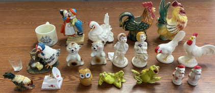 VARIOUS VINTAGE FIGURINES/SALT & PEPPER SHAKERS