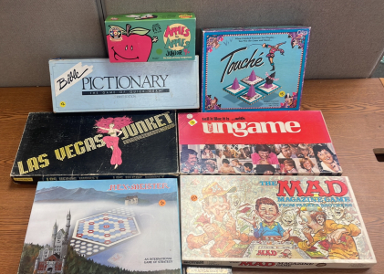 VINTAGE BOARD GAME LOT