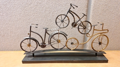 EYE-CATCHING METAL BICYCLES DECOR - 14" H x 21" L