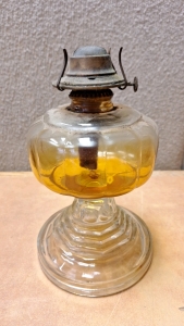 10" H VINTAGE OIL LAMP