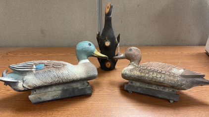 DECOYS AND DECORATIVE BOTTLE