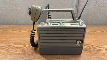 GENERAL ELECTRIC PORTA-MOBILE II VINTAGE RADIO