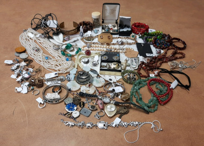 LOT OF VARIOUS VINTAGE JEWELRY