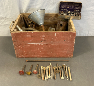 WOOD CRATE WITH LAPIDARY CABBING POSTS, OLD TOOLS, OIL FUNNEL AND MORE