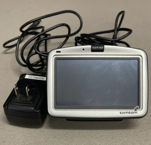 TomTom Go 910 Car GPS Navigator W/ 20GB Hard Drive Plug And Zip Up Case