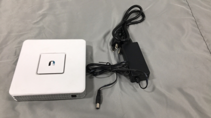 UniFi Security Gateway (USG 3) W/Power Supply