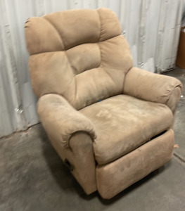 (1) Lazyboy Style Recliner Chair