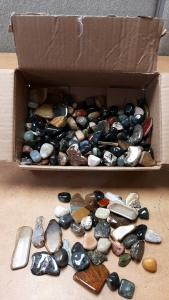 BOX OF BEAUTIFUL TUMBLED GEMSTONES AND AGATES