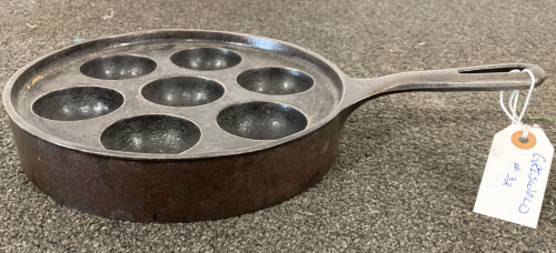 GRISWOLD #32 MUFFIN PAN 9” CAST IRON