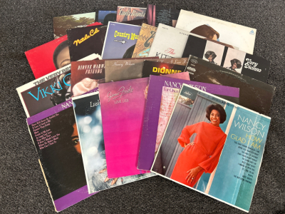 COLLECTION OF VINYL RECORDS: NANCY WILSON, NATALIE COLE, JANIE FRICKE AND MANY OTHER FEMALE ARTISTS