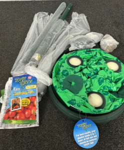TOPSY TURVY TOMATOE GROWER ( LIKE NEW)