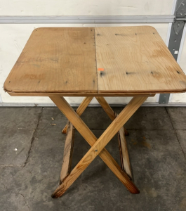 POP UP PICNIC TABLE/ TV DINNER TABLE