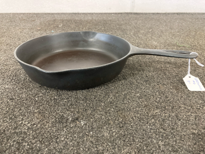 GRISWOLD #6, 9” CAST IRON SKILLET