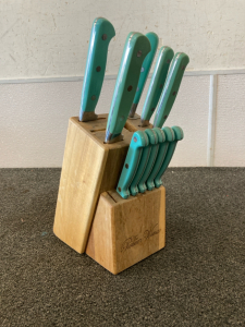 PIONEER WOMAN KITCHEN KNIFE SET (INCOMPLETE) WITH KNIFE BLOCK