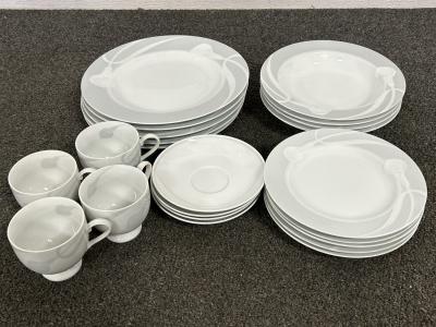 MIKASA FINE CHINA DINNERWARE SET (5) DINNER PLATES (5) SMALL PLATES (4) SHALLOW/WIDE BOWLS (4) CUP AND (4) SAUCERS