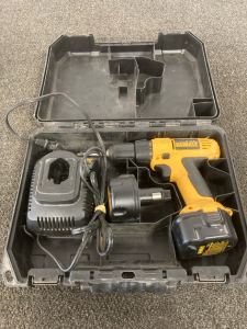 DEWALT CORDLESS POWER DRILL- INCLUDING CASE, CHARGER AND TWO BATTERIES