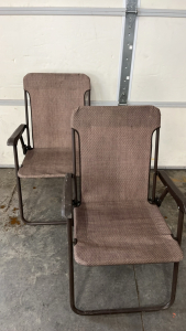 (2) LIGHT BROWN LOUNGE FOLDING CHAIRS