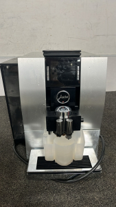 JURA COFFEE MAKER ( POWERS ON)