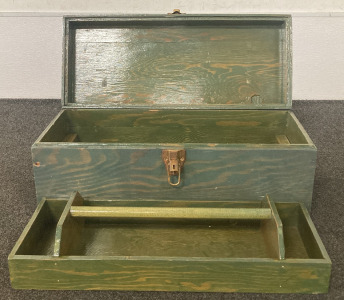 BEAUTIFUL GREEN WOODEN TOOL BOX