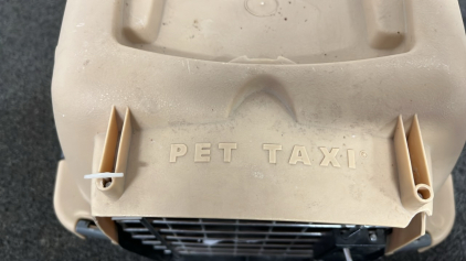 PETMATE TAN/ BLACK PET CARRIER